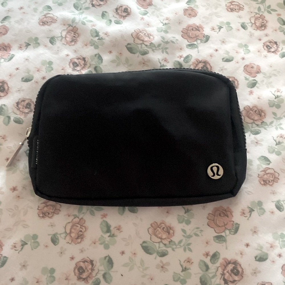 NEW LULULEMON EVERYWHERE BLACK BELT BAG